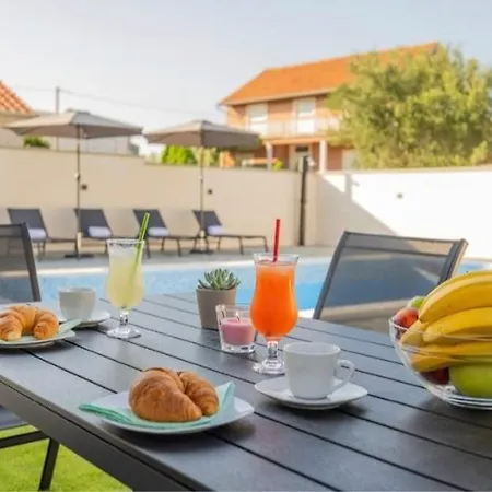 House Lipa With Private Pool فيلة