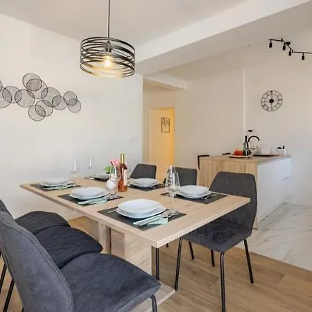 House Lipa With Private Pool