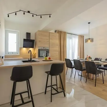 House Lipa With Private Pool 别墅 *