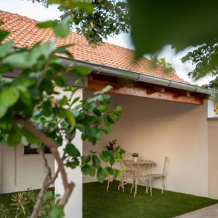 House Lipa With Private Pool 别墅