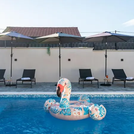 House Lipa With Private Pool Villa *