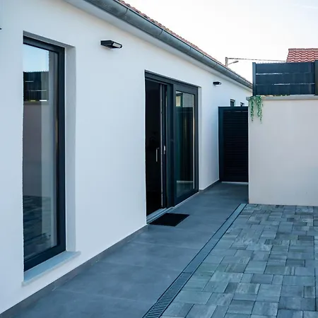 House Lipa With Private Pool Villa