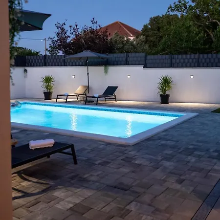 House Lipa With Private Pool