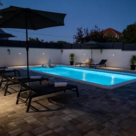 House Lipa With Private Pool