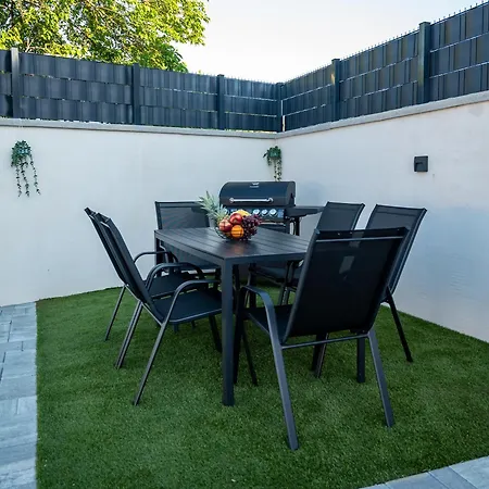 House Lipa With Private Pool Villa *
