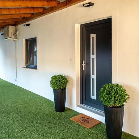 House Lipa With Private Pool Villa